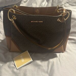 Michael Kors hand bag in excellent condition, only worn once.